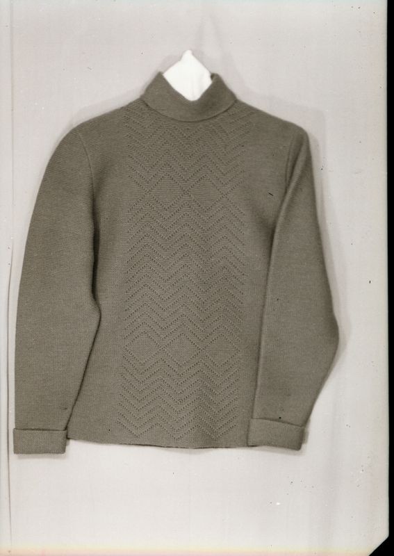 Negatiiv. Teeninduskombinaat "Haapsalu" silmkoe tooted (näidised). Naiste sviiter.