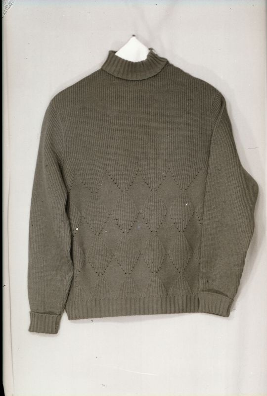 Negatiiv. Teeninduskombinaat "Haapsalu" silmkoe tooted (näidised). Naiste sviiter.