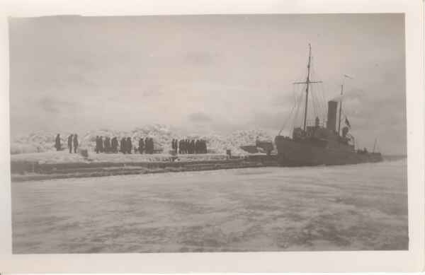 Icebreaker "Jaan Poska" in Naissaare port