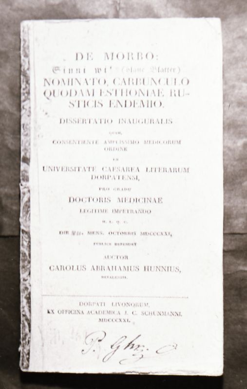 Tselluloidnegatiiv. Dr. C.A. Hunniuse doktoridissertatsiooni tiitelleht, 1821. Ümber pildistatud HM 4081.