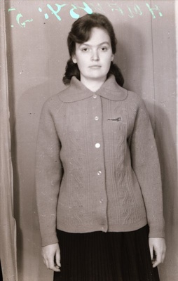 Negatiiv. Teeninduskombinaat "Haapsalu" kampsunite mudelid 1969.aastal.  duplicate photo