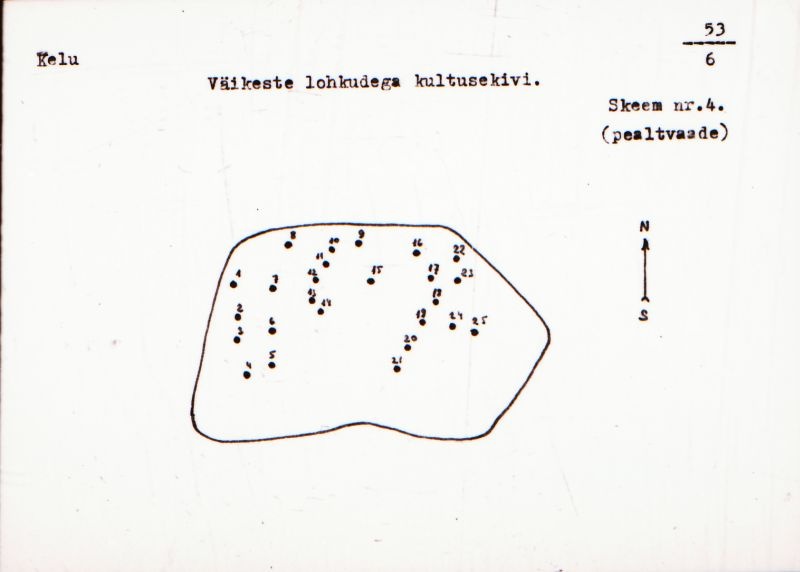 Negatiiv.  Kelu. Väikeste lohkudega kultusekivi.
Ü.p. 1976.