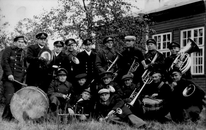 Group photo: The Orchestra of Aegna fortress of the sea, i.e. Paul Kamm 1939.