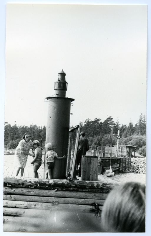 Navigation light on the Aegna port bridge