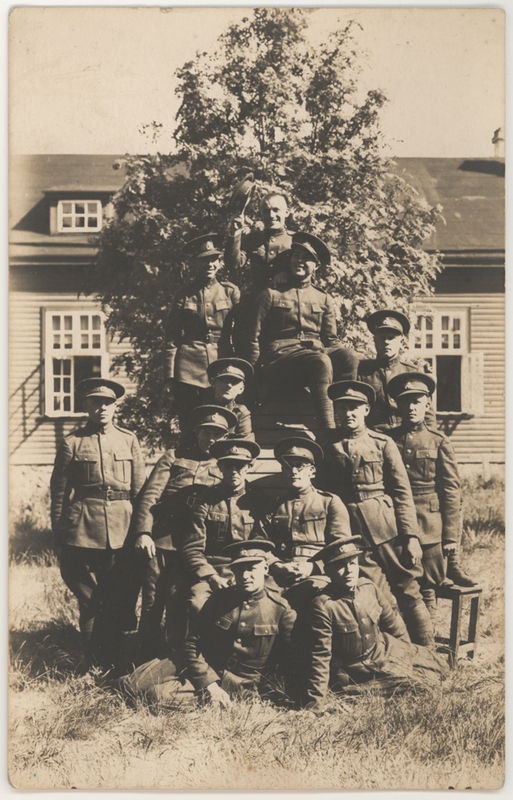 Military personnel in front of the Aegna command