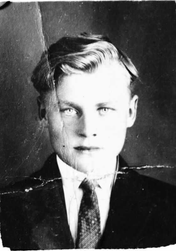 Negatiiv. Robert Nurms, Tuuru küla (-1944). Langes Saaremaal.
Kopeerija: M.Arro , 1964.