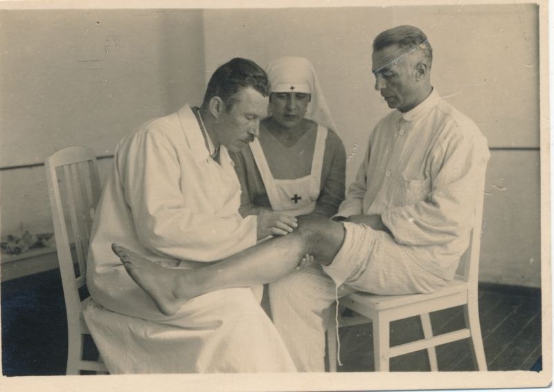 Foto. Dr. Hans Alver patsiendiga, 1928