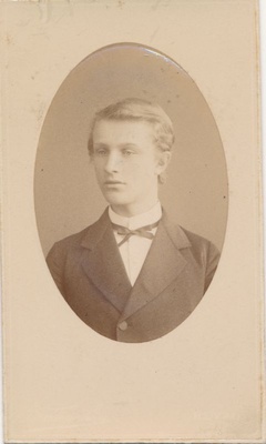 Foto. Rudolf Tobias (1873 - 1918) enne Peterburi Konservatooriumisse astumist (Konserv. astus 1893).  duplicate photo