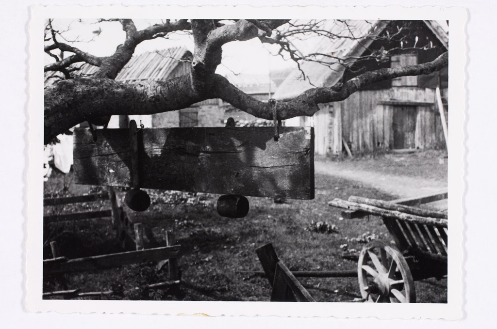 Julius Brus, the table as a fire signal (a year ago made by the municipality government). Osmussaar, 10. Vi 40