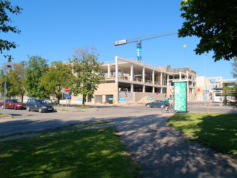 Vaade Kaluri t poolt: kaubanduskeskuse Tasku ehitus. Tartu, 2007.