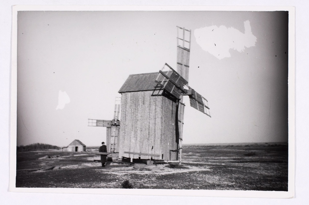 Osmussaare winds viewed by the village