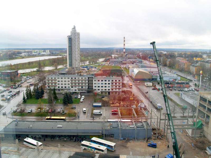 Ees bussijaam ja Tasku ehitus, keskel hotell Tartu, taga Tigutorni ehitus, Tartu, 2007
