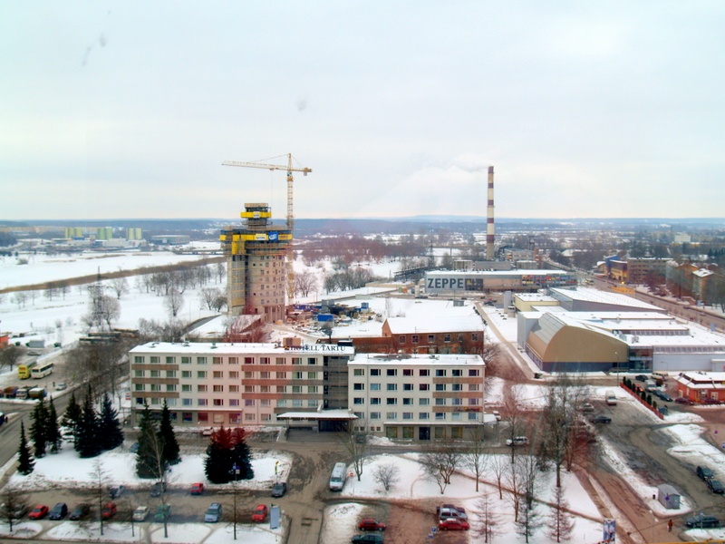 Ees bussijaam, keskel hotell Tartu, taga Tigutorni ehitus, Tartu, 2007.