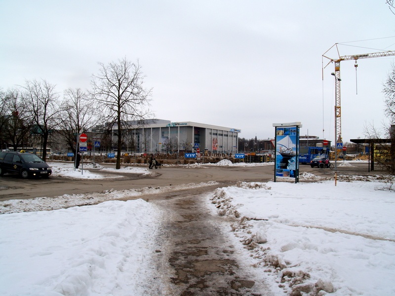 Kaluri t ja Soola t ristmik, vaade. Ees keskel kaubanduskeskuse Tasku ehitusplats, taga Tartu kaubamaja. 2007
