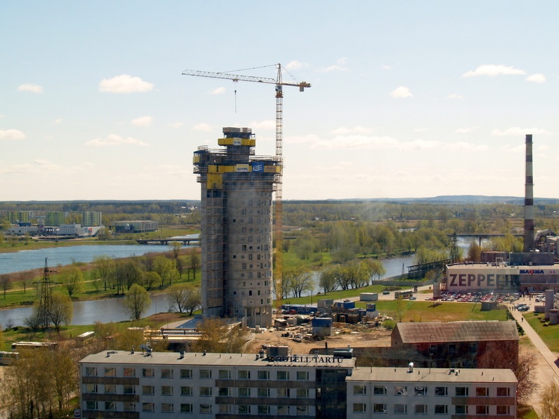 Tigutorn - ehitus, taga kaubanduskeskus Zeppelin. Tartu, 2007.