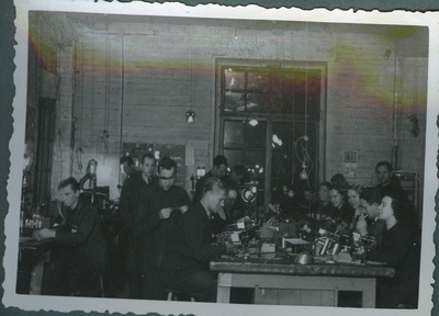 Tartu telefonivabrik, telefonide kooste- ja mähiste kerimisjaoskond. 1930-1940  similar photo