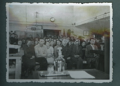 Tartu telefonivabrik, miiting ruumis. 1940  similar photo
