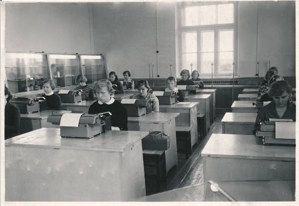 Tartu 7. Keskkool. Kaubandusklass, masinkirjaõpe. 1961