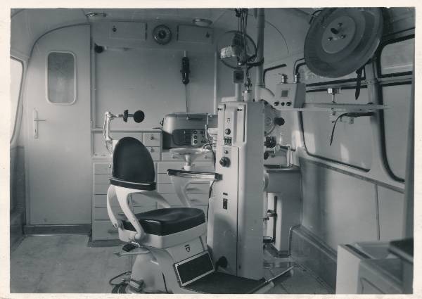 Tartu Stomatoloogilise Polikliiniku hambaravikabinet-buss. Tartumaa, 1961.
