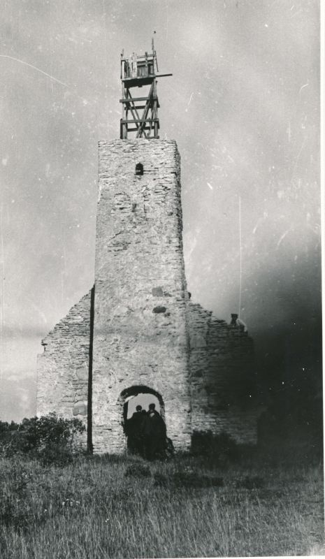 Photo. The ruins of the church on the island of Osmus. 
Photo: Karl Õismaa, 1975
