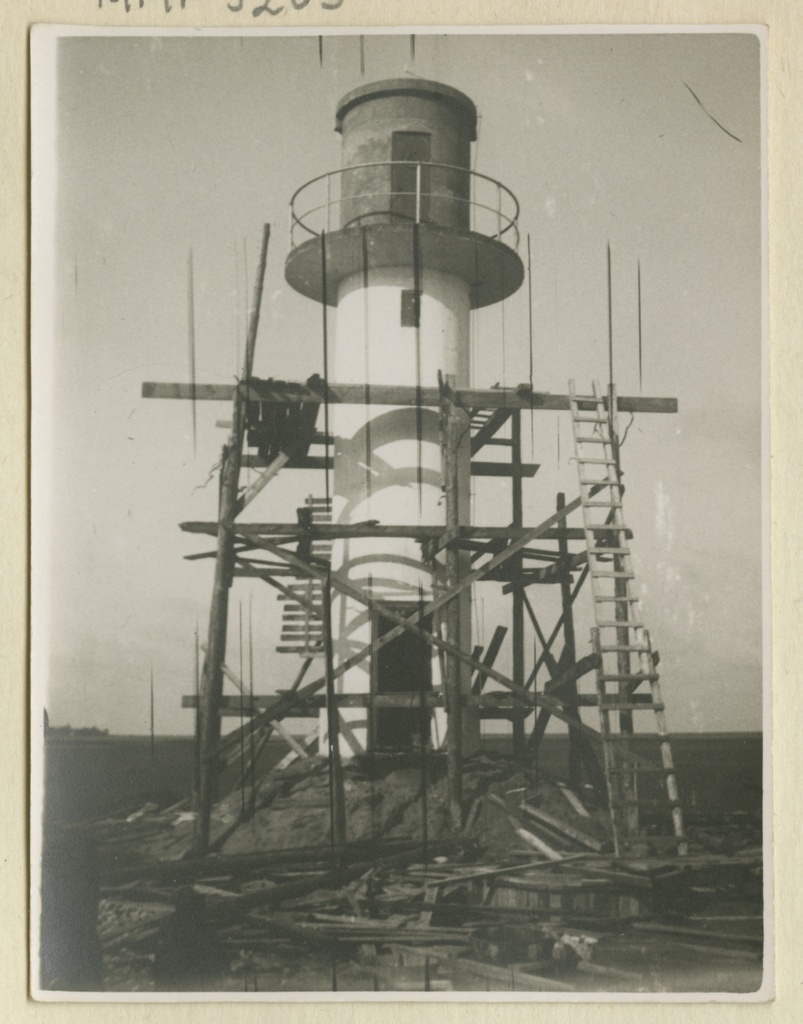 Construction of Rams target fire towers
