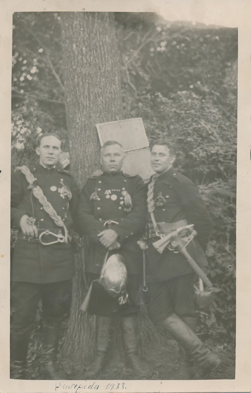 Tartu vabatahtlik tuletõrjeühingu liikmed Karl Hermann (paremal), Otto Steinbach (otse). Pärnu, 1933.