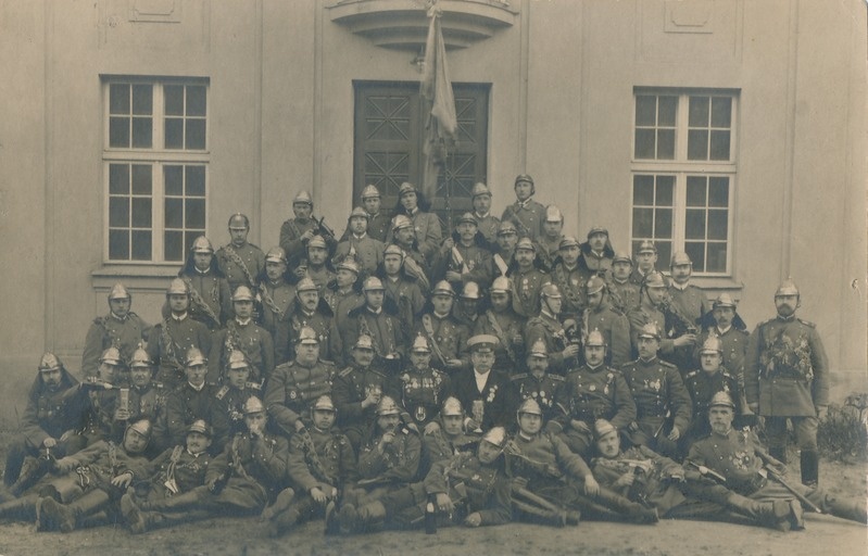 Tartu vabatahtlik tuletõrjeühing: ronijate jaoskonna liikmed.  Tartu, u 1919. Foto W. Staden.