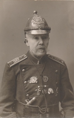 Tartu vabatahtlik tuletõrjeühing: ronijate jaoskonna liige A. Hadek (?). Tartu, u 1906.  duplicate photo