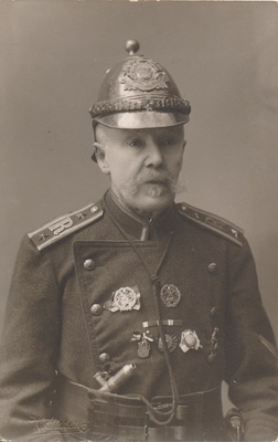 Tartu vabatahtlik tuletõrjeühing: ronijate jaoskonna liige A. Hadek (?). Tartu, u 1906.  duplicate photo