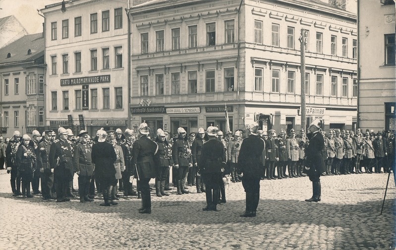 Raekoja plats. Tartu vabatahtlik tuletõrjeühing,  paraad. Tartu, 1926- 1935.