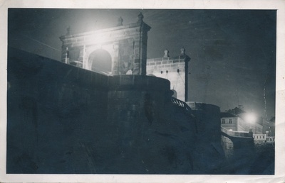 Kivisild öösel tulede valgel, 1920-1930.  duplicate photo