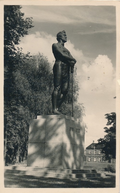 Vabadussõja mälestussammas Kalevipoeg. Tartu, 1940.