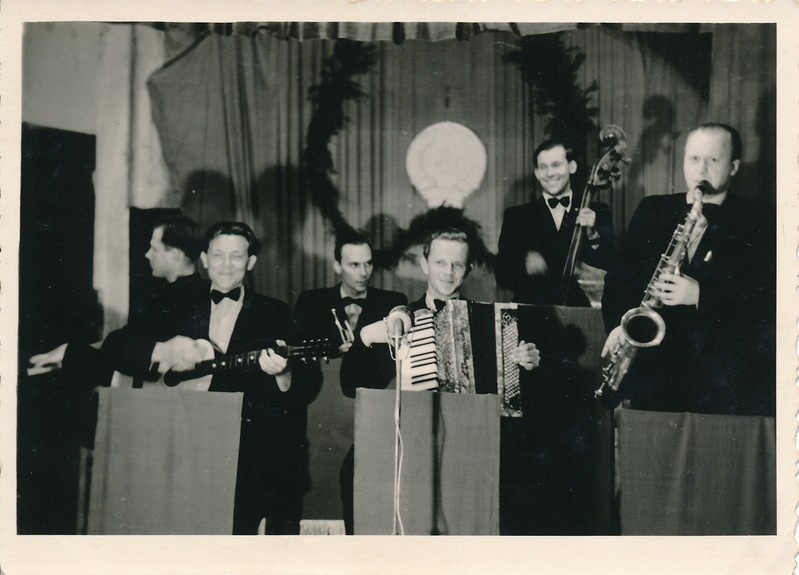 Tehas Võit: isetegevuslased, tantsuorkester. Tartu, 1953.