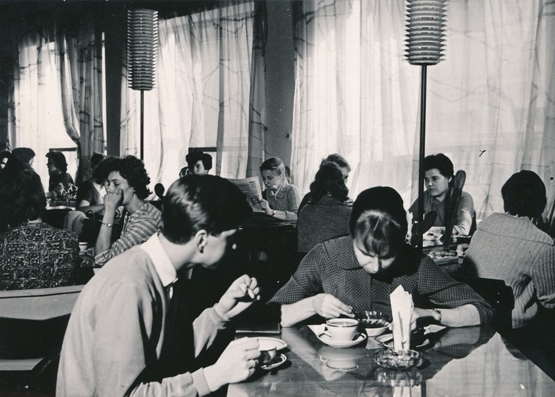 Kohvik Tempo (Kingissepa t), sisevaade. Tartu, 1964.