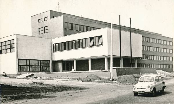 Tartu linnavaade. EPA uus õppehoone mehaniseerimiskorpus. 1970.a.