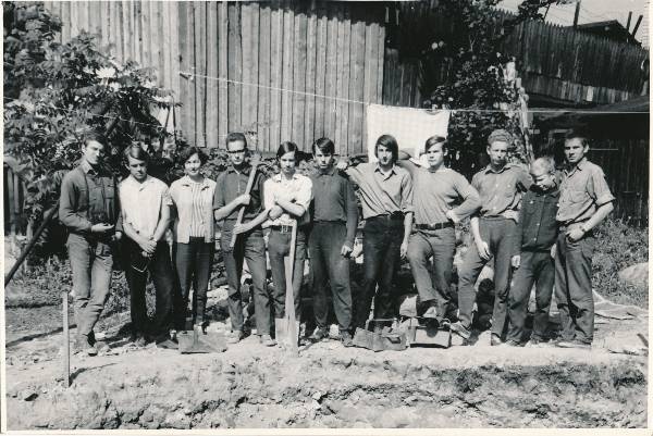 Arheoloogilised kaevamised Munga  8 (H. Abovjani 8) alal;  TRÜ ajaloo osakonna I kursuse tudengid. Tartu, 1970.