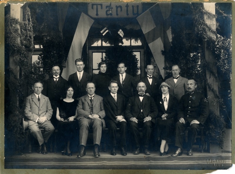Tartu raudteejaam, ees Soome raudtee esindajate delegatsioon. 1920