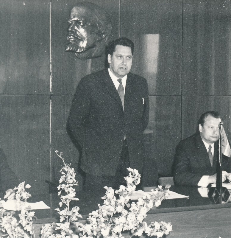 Eesti Metsamajanduse ja Looduskaitse Teadusliku Uurimise Instituudi direktor prof. Ivar Etverk. Tartu, 1986.