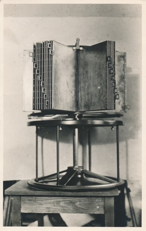 Kartoteekraamat, valmistatud  ettevõttes "Eduard Pikandi Kartoteekkappide tööstus". Tartu, 1938.