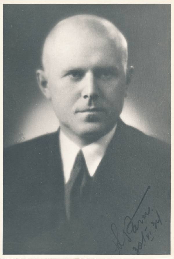 Tartu ülikooli naistekliinik, sünnitusabi professor Karl Pärn. 1932-1937