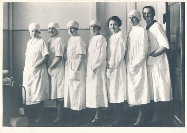 Tartu ülikooli naistekliinik, ämmaemandate kooli õpilased. 1927