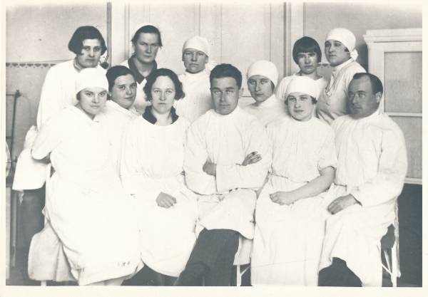 Tartu ülikooli naistekliinik, ämmaemandate kooli õpilased. 1927