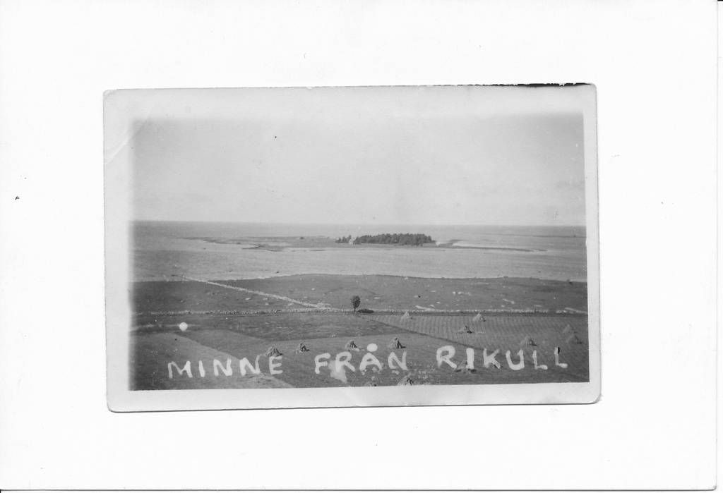 View Riguldi - Norrby on the beach and Hosgronne Island