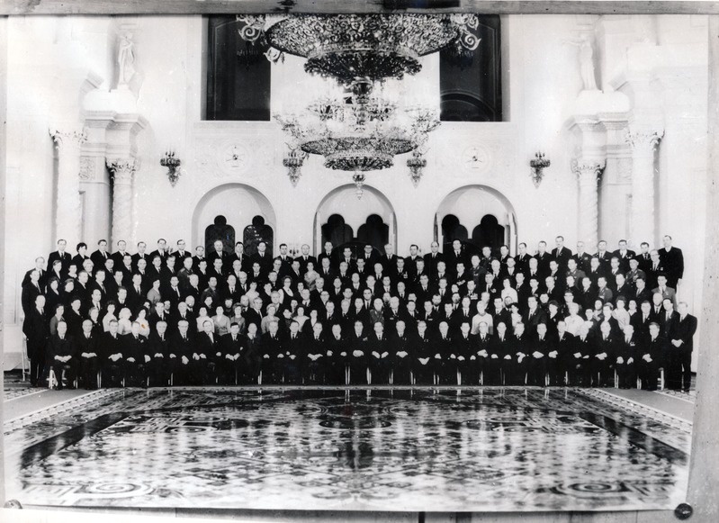 Grupifoto.  NLKP XXIV kongress, Baltimaade delegatsioon koos NSV Liidu juhtidega. Moskva, 1971.