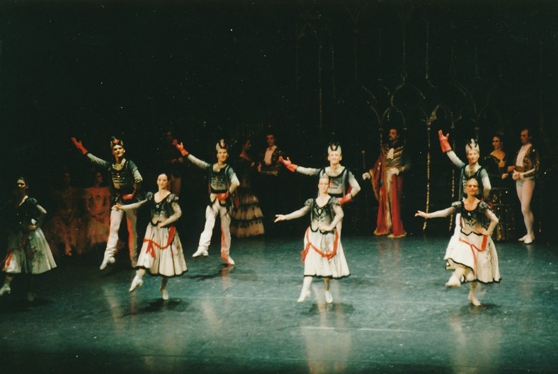 Renoveeritud Vanemuise Kontserdimaja avamine, esinevad Vanemuise balletisolistid. Tartu, 1998.