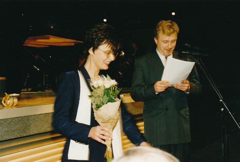 Renoveeritud Vanemuise Kontserdimaja avamine, maja direktor Laine Randjärv ja Eesti kontserdi asedirektor Aivar Mäe. Tartu, 1998.