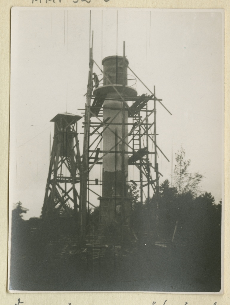 Construction of Rams target fire towers