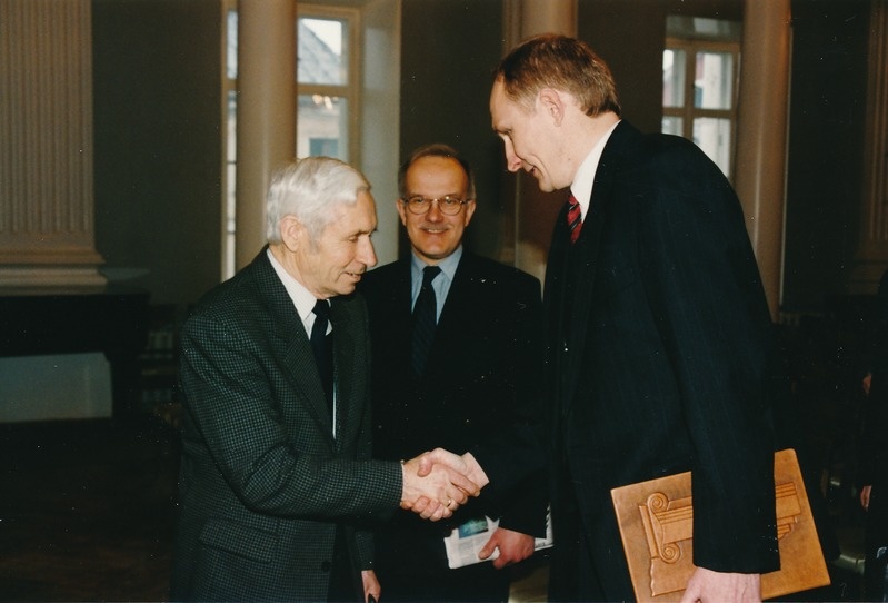 Tartu ülikool, rektori valimised. Ajalooprofessor Sulev Vahtre (vasakul) ja Jaak Aaviksoo. 1998
