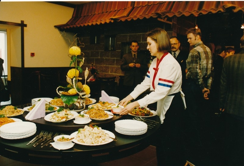 Korea restoran (Kuperjanovi  ja Kastani t nurgal). Tartu, 1999.