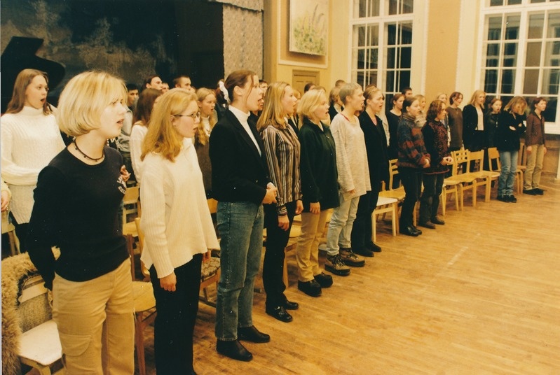 Miina Härma Gümnaasium: laulukoor. Tartu, 1998.